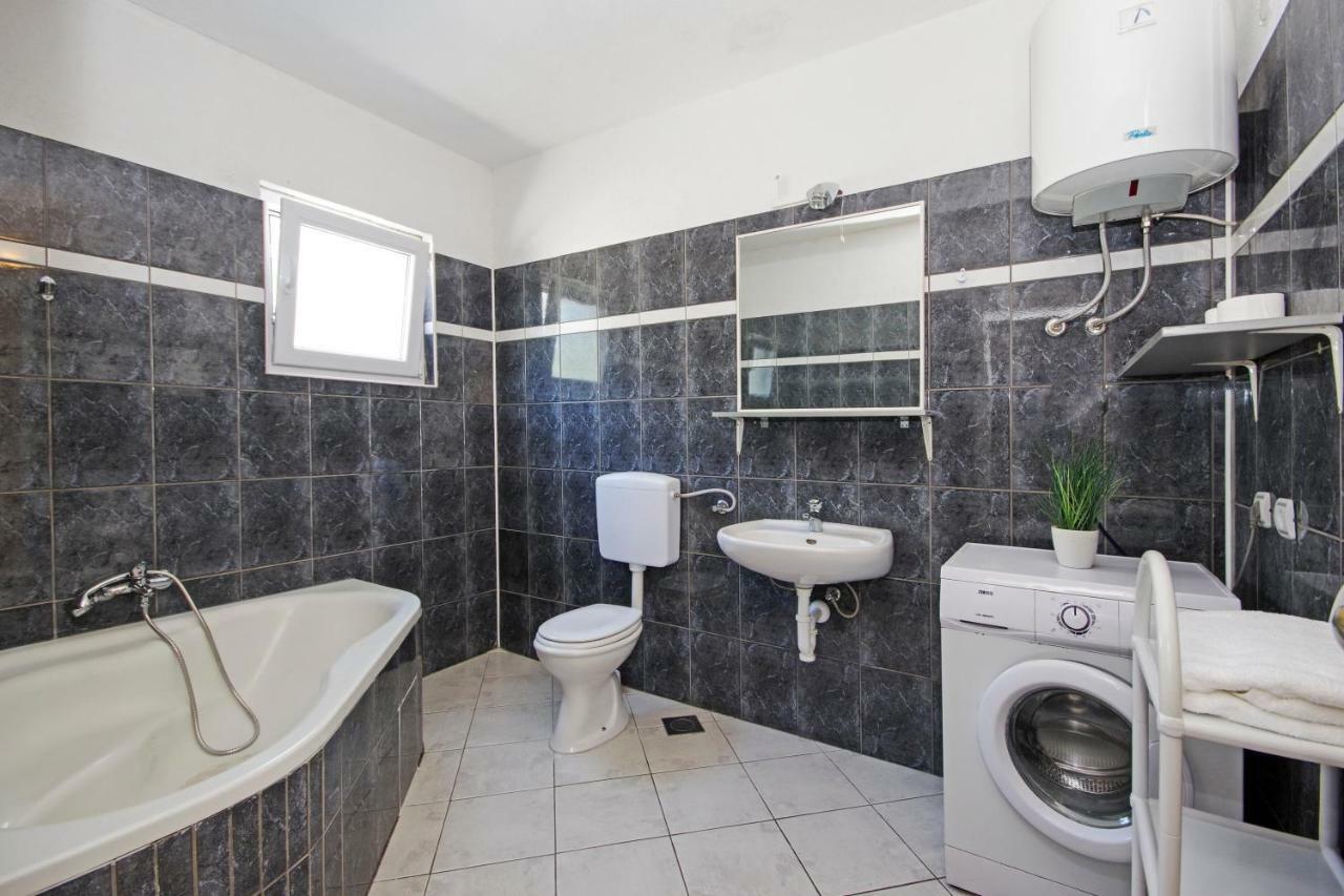 Apartments Solis Макарска Екстериор снимка